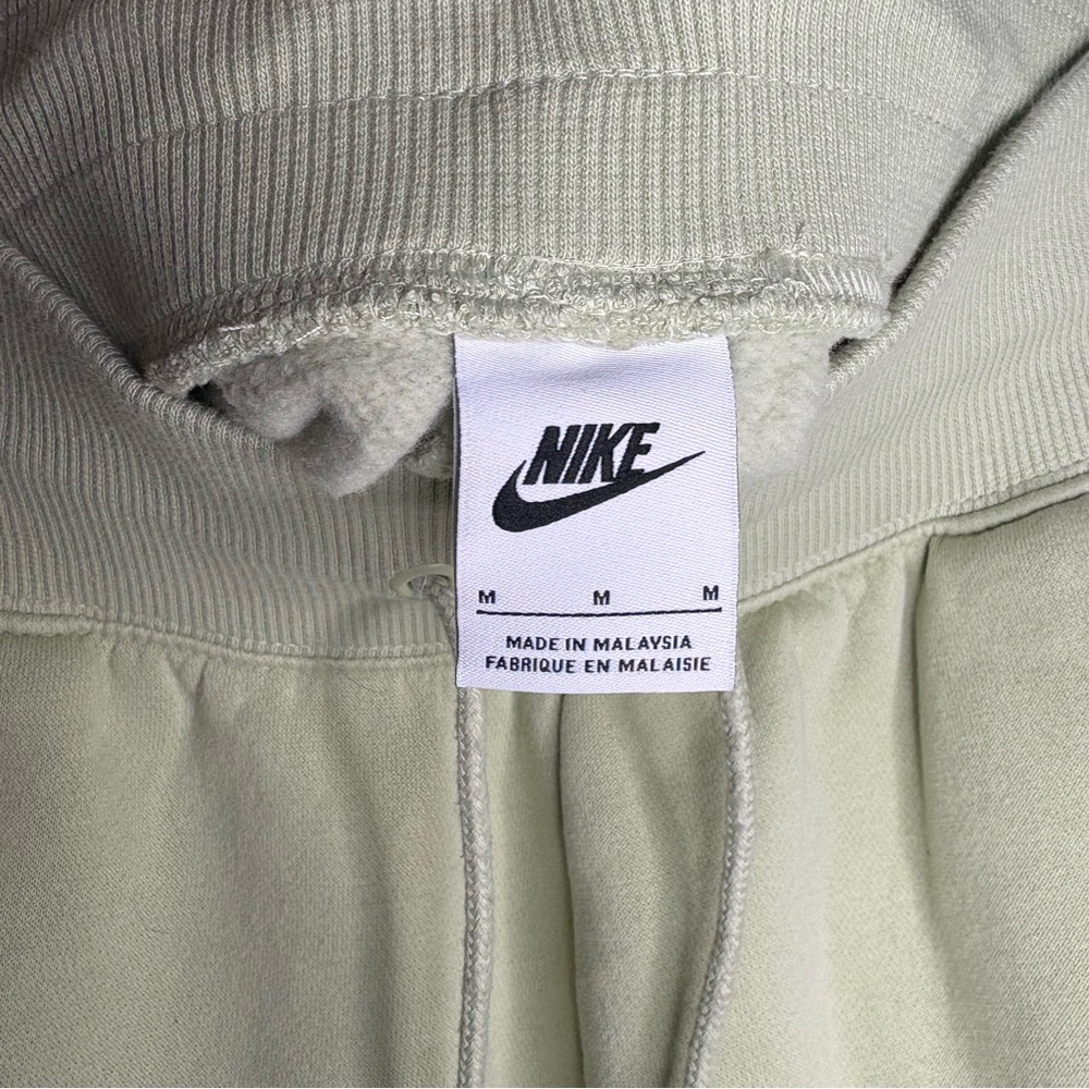 Nike Women's Sportswear Phoenix Fleece High Waisted Green Shorts Size Medium - Picture 6 of 7